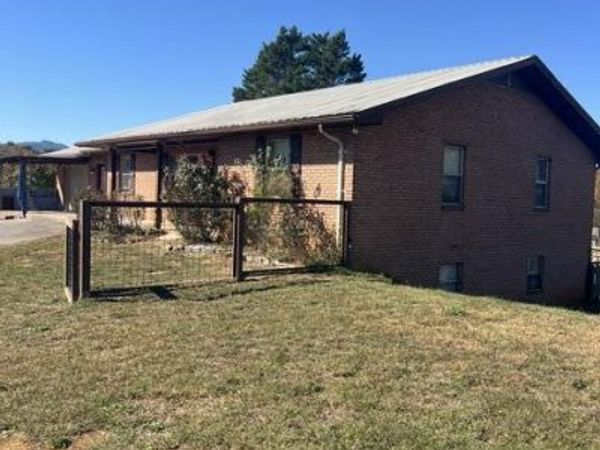 1428 Chapman Highway, Sevierville, TN 37876
