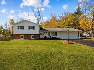15 Chateau Drive, Whitesboro, NY 13492