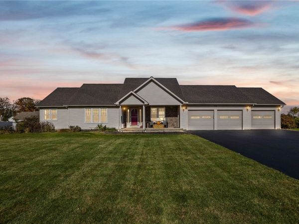 930 Meadow Ridge Lane, Webster, NY 14580