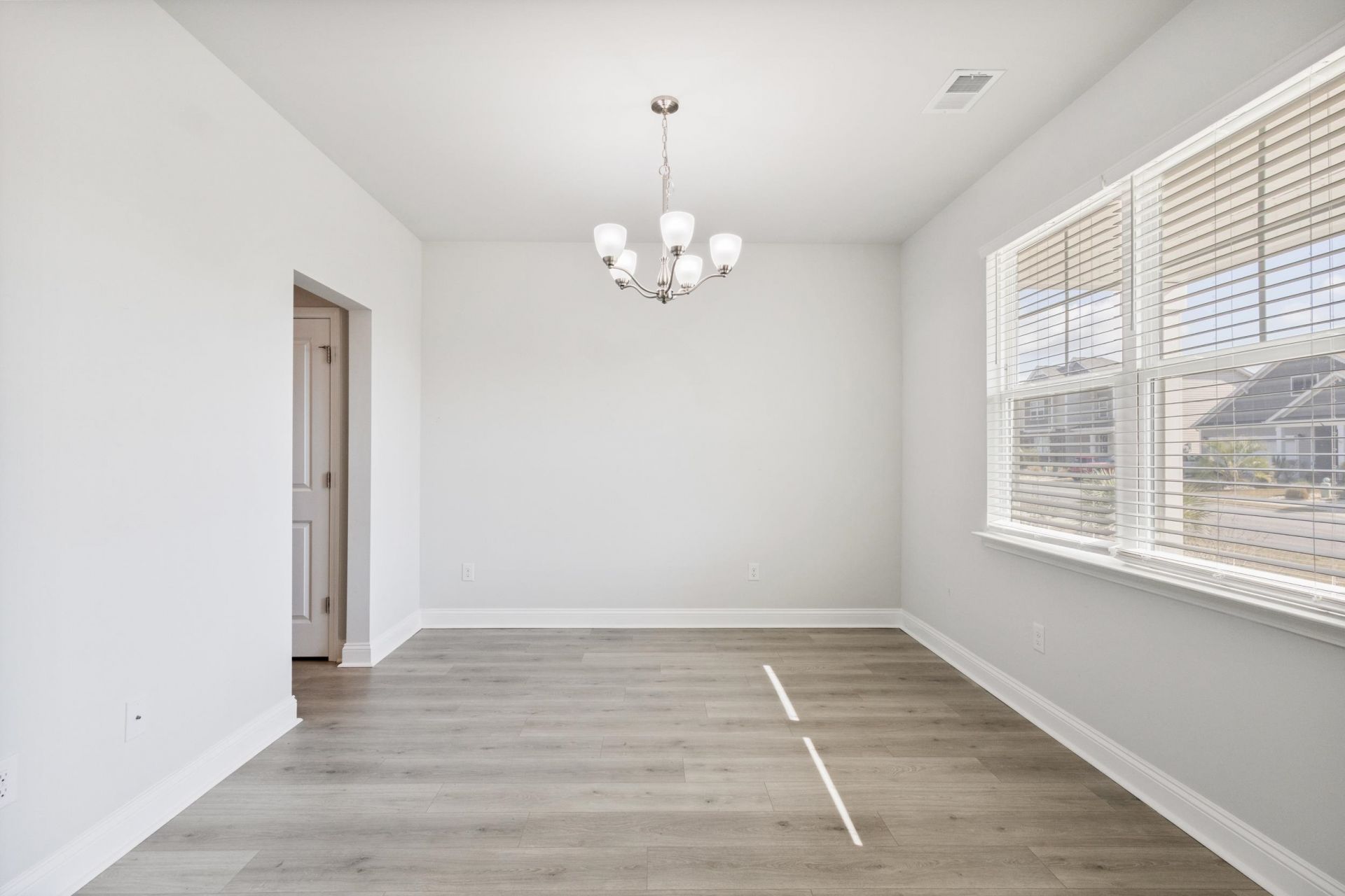 2053 Ainsley Dr.  Photo 6
