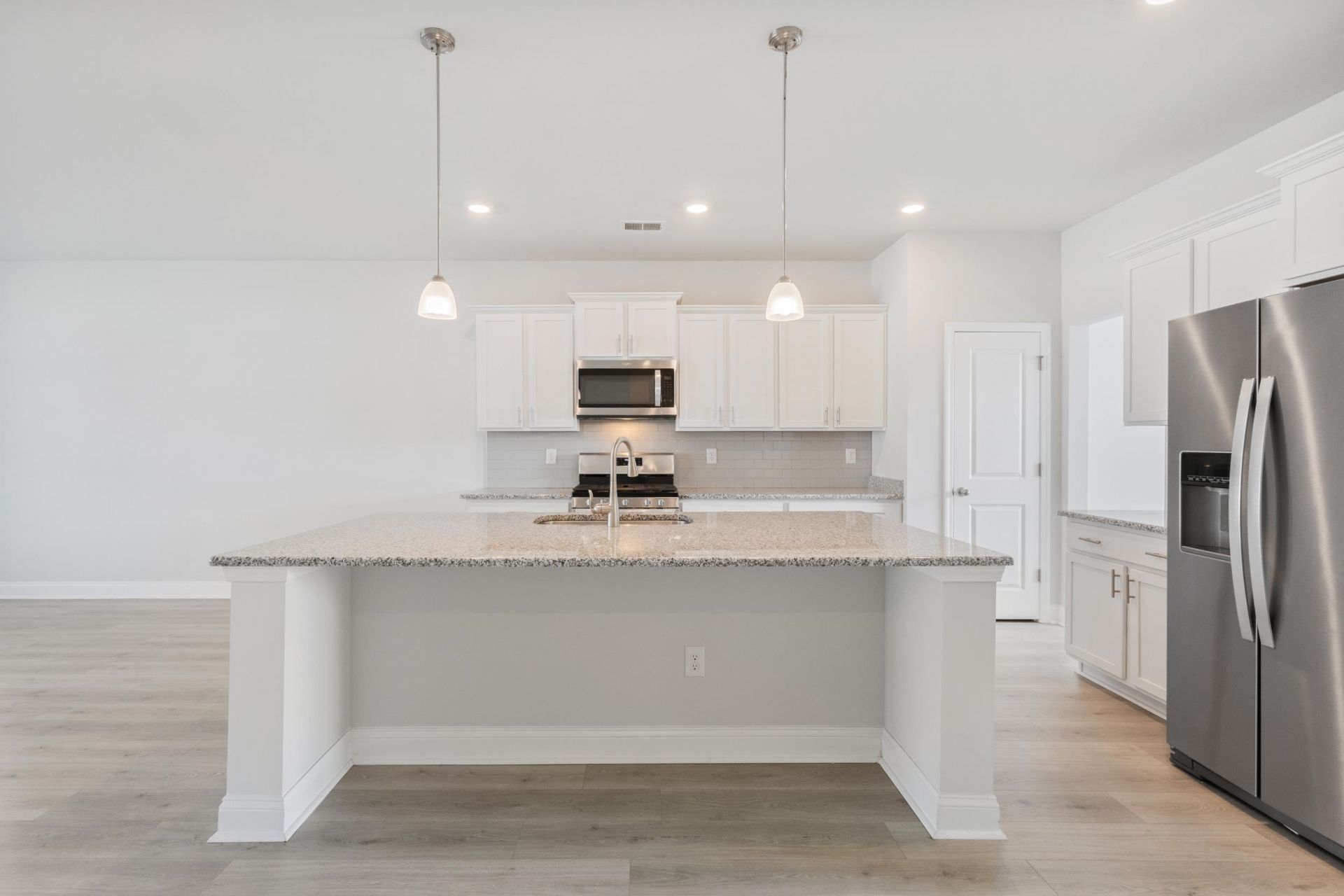 2053 Ainsley Dr.  Photo 7