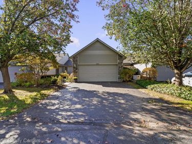 8743 Cedar Court, Unit 3, Springfield Township, Mi 48348