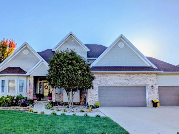 20 Knollbrook Court , Bloomington, IL 61705