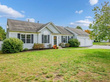 83 Dickson Dr, Plymouth, MA 02360