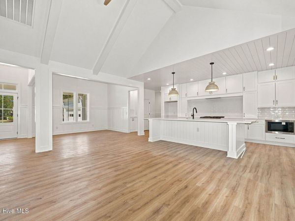 725 Breezewood Drive SE, Bolivia, NC 28422