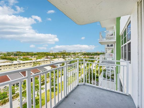 2100 Sans Souci Blvd , Unit B706, North Miami, FL 33181