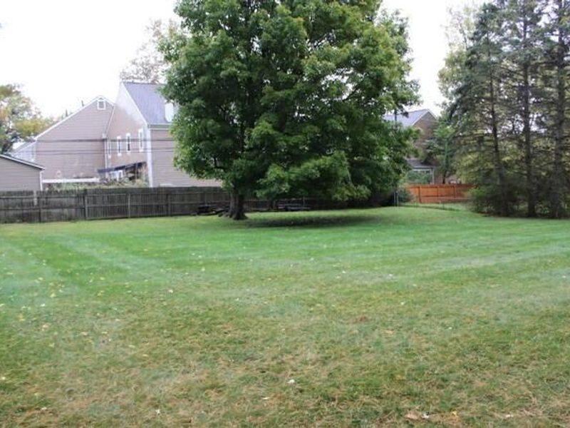 5584 Naiche Road , Columbus, OH 43213 Photo 2