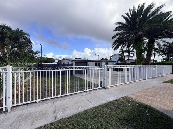 1281 W 62nd St, Unit 1281, Hialeah, FL 33012