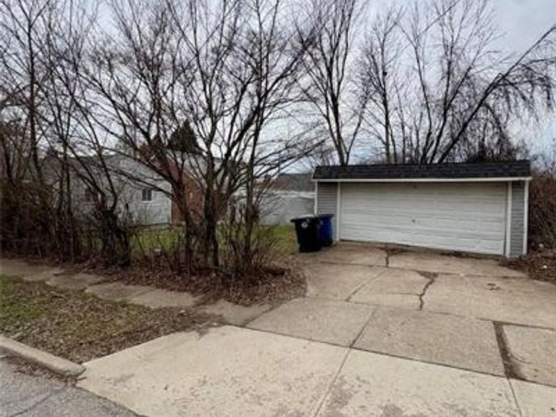 4609 Lee Road , Cleveland, OH 44128 Photo 2