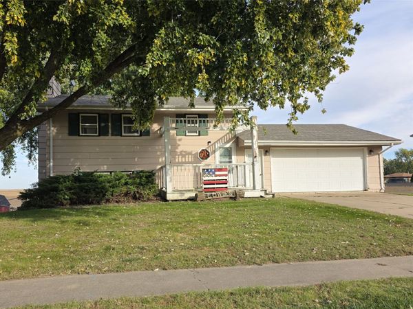 1801 Dolores Street , Knoxville, IA 50138