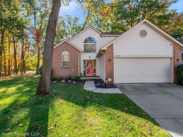 21629 Rose Hollow Drive , Southfield, Mi 48075