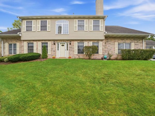1406 Laurel Oaks Drive, Streamwood, IL 60107