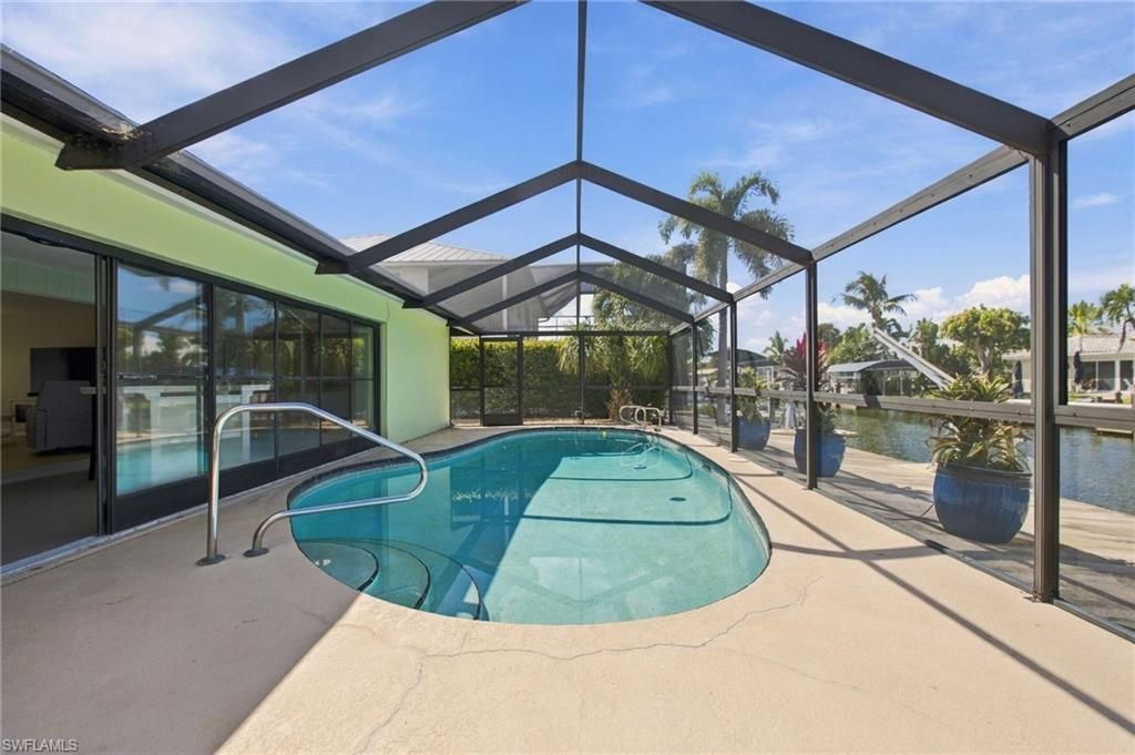 371 Washington Ct, Fort Myers Beach, FL 33931 Photo