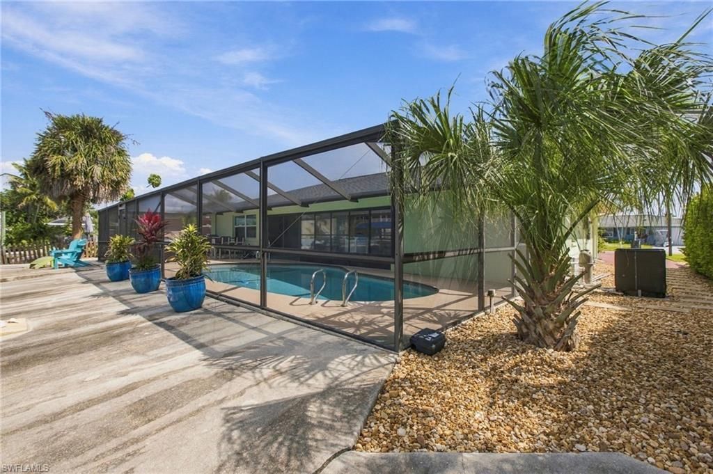 371 Washington Ct, Fort Myers Beach, FL 33931 Photo