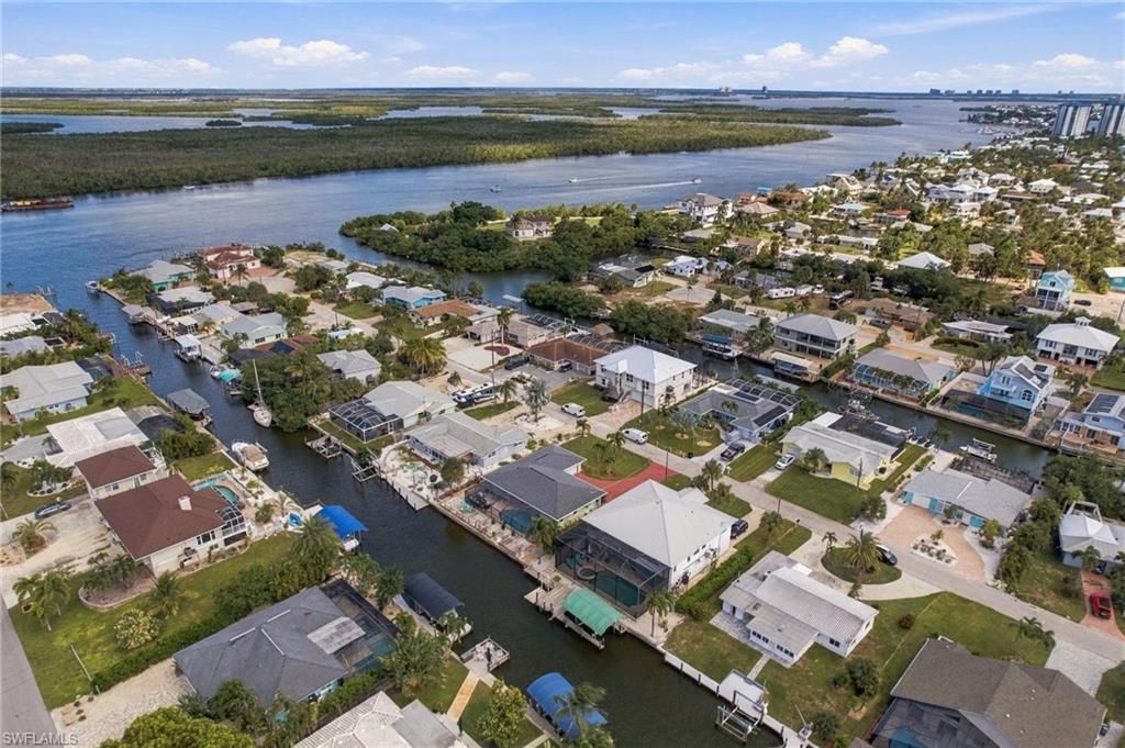371 Washington Ct, Fort Myers Beach, FL 33931 Photo