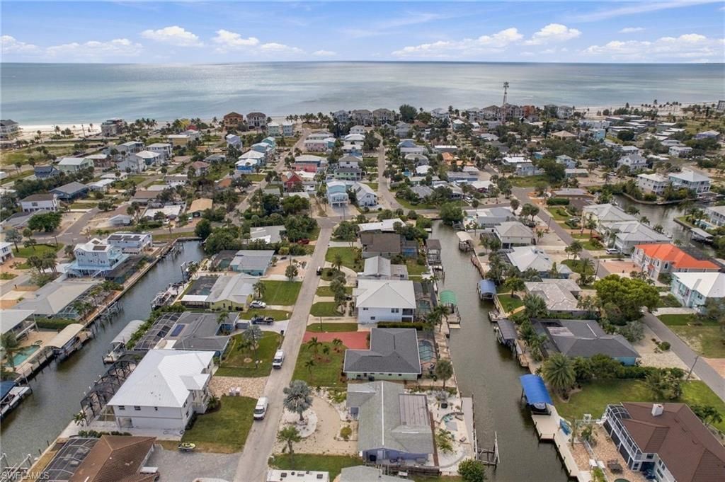 371 Washington Ct, Fort Myers Beach, FL 33931 Photo