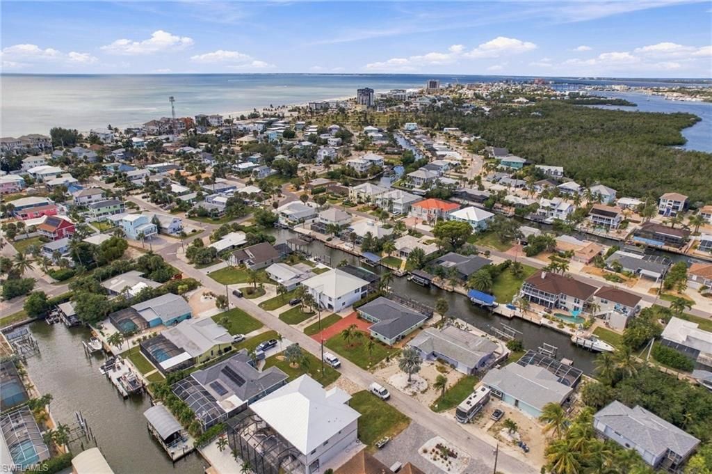 371 Washington Ct, Fort Myers Beach, FL 33931 Photo