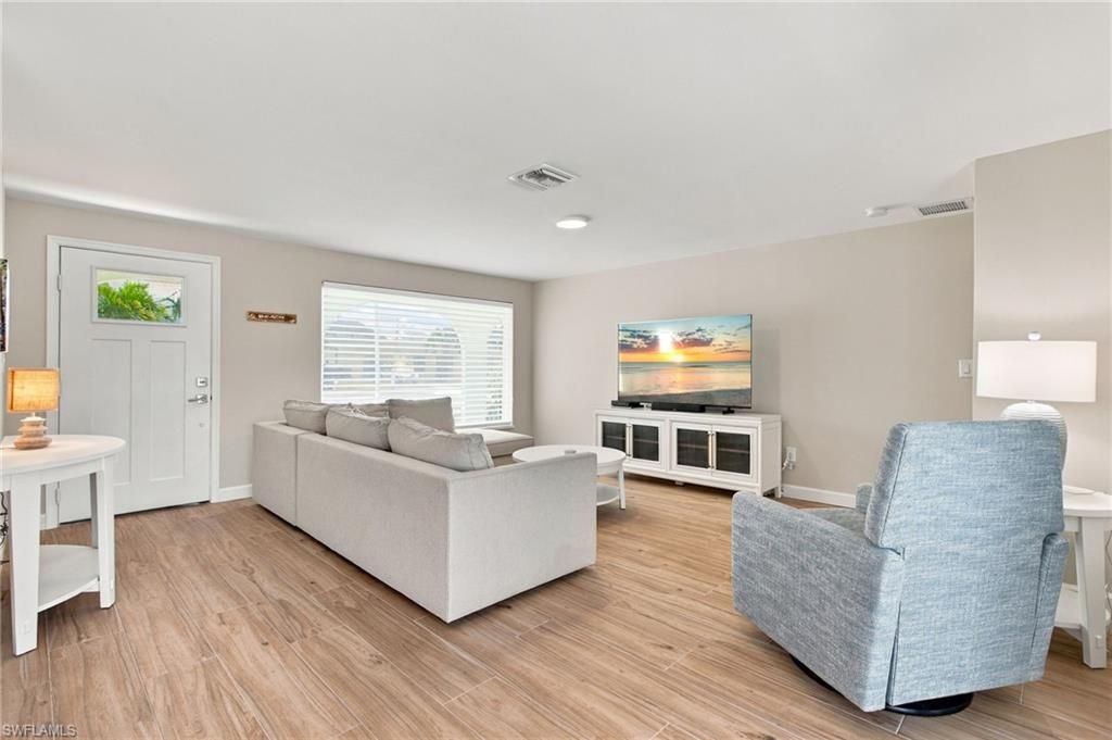 371 Washington Ct, Fort Myers Beach, FL 33931 Photo