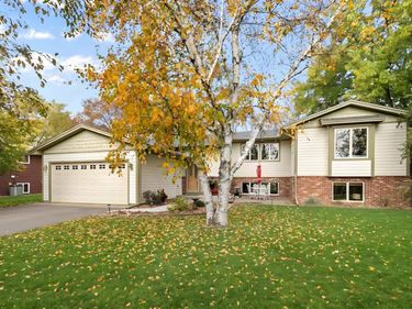 555 S Oak Drive, Vadnais Heights, MN 55127