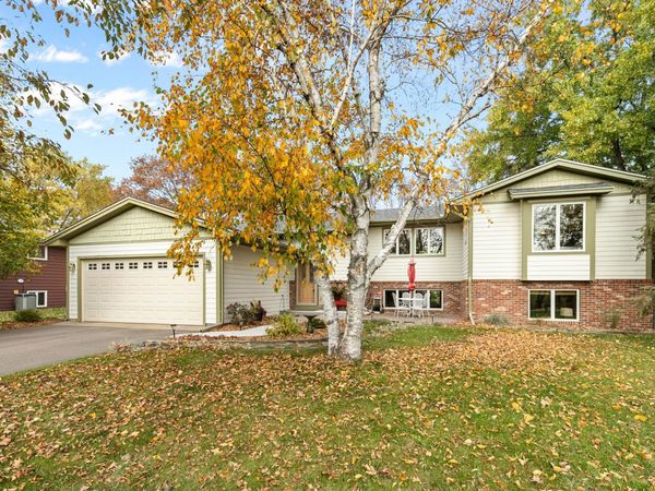 555 S Oak Drive, Vadnais Heights, MN 55127