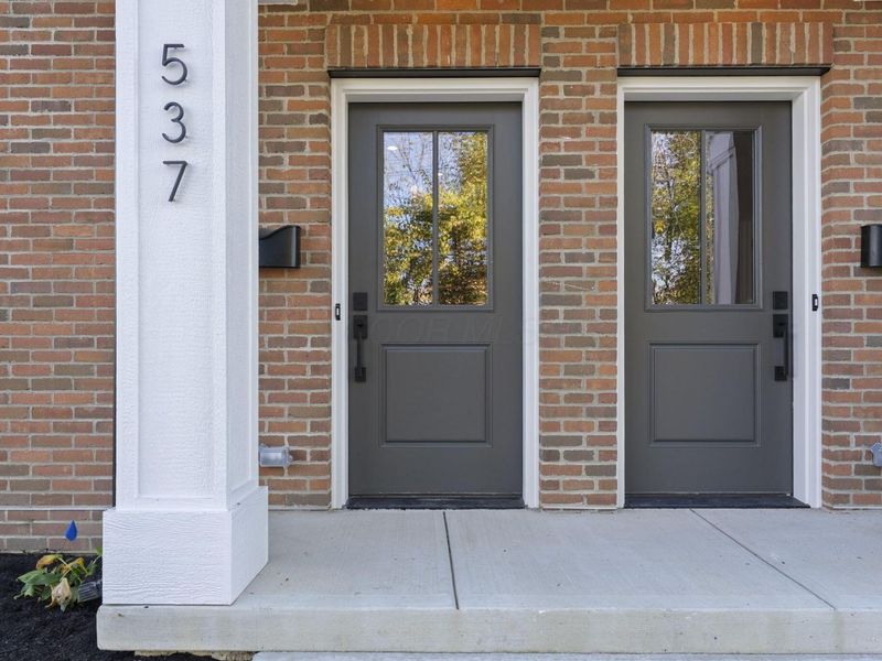537 W Chapel Street, Columbus, OH 43215 Photo 2