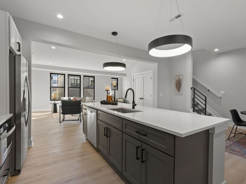 537 W Chapel Street, Columbus, OH 43215 Photo 8