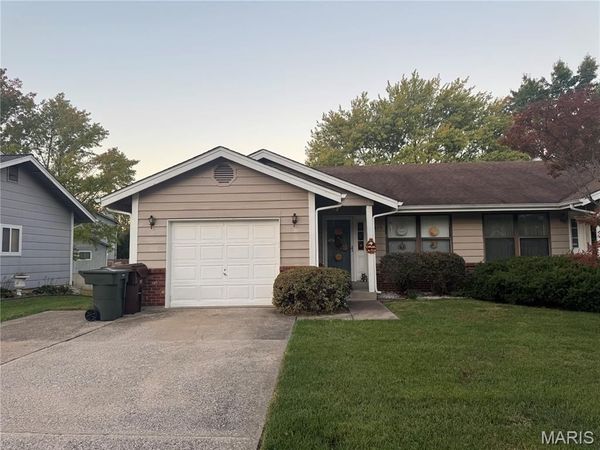 315 Della Drive , St Peters, MO 63376