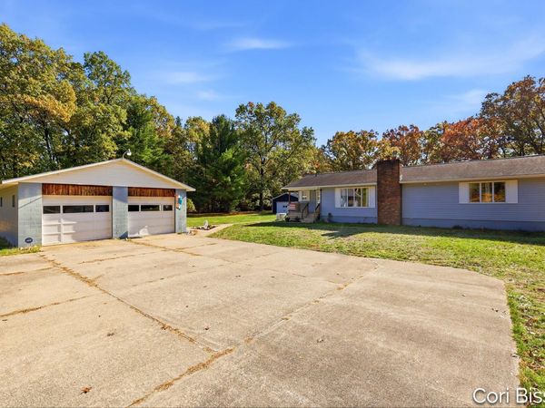 5885 E Summit Avenue, Fruitport, MI 49415