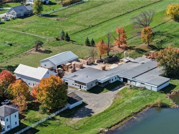 9291 N Girdle Rd , Middlefield, OH 44062