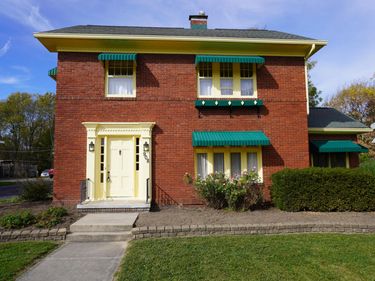 908 W Auglaize Street, Wapakoneta, OH 45895