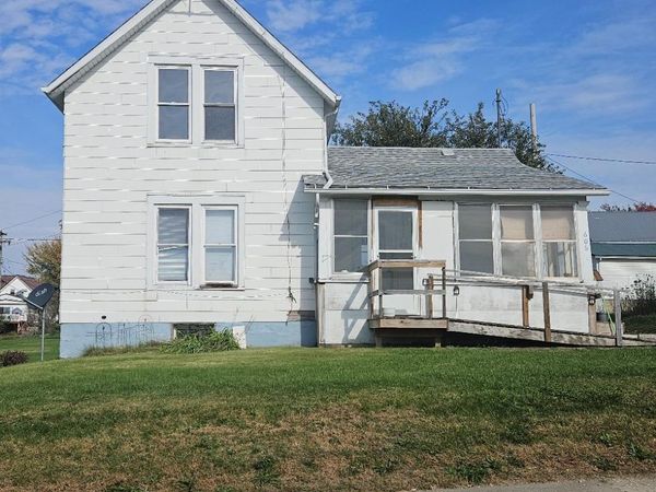 606 16th Street , Belle Plaine, IA 52208