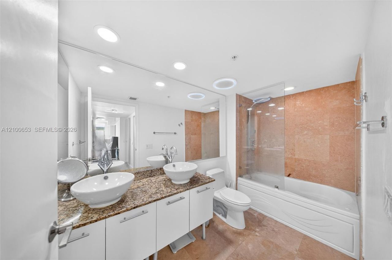 41 SE 5th St , Unit 2011, Miami, FL 33131 Photo
