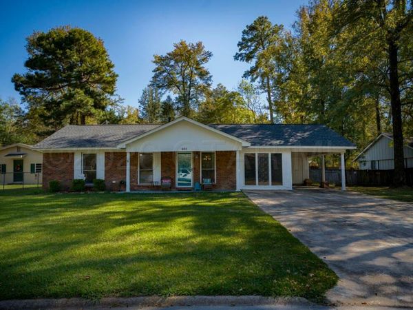 601 Sycamore Street, Starkville, MS 39759
