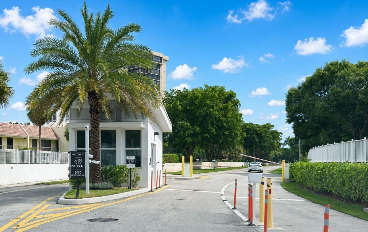 1950 Presidential Way, Unit 10, West Palm Beach, FL 33401 Photo