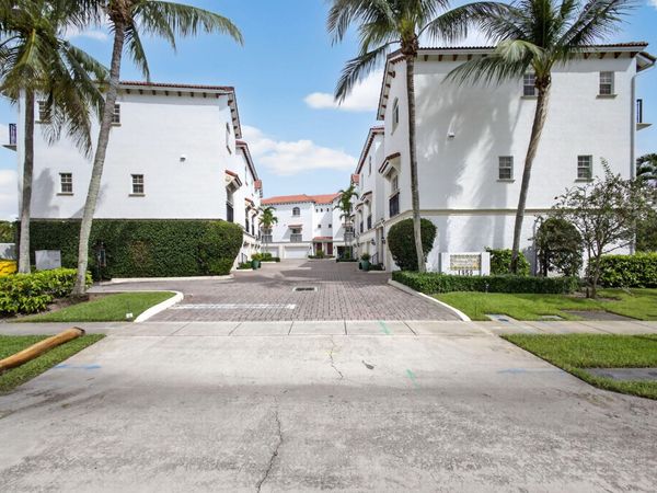 1950 Presidential Way, Unit 10, West Palm Beach, FL 33401