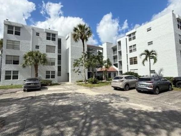 9440 LIVE OAK Place, Unit 402, Davie, FL 33324