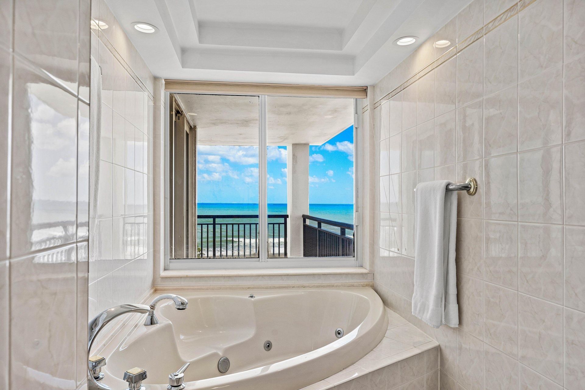 2000 S Ocean Boulevard, Unit 6A, Boca Raton, FL 33432 Photo