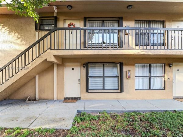 2570 W 67th Pl , Unit 14-2, Hialeah, FL 33016