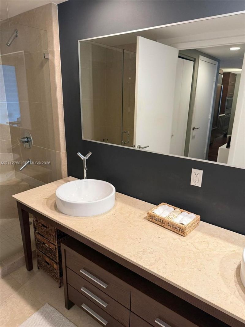 475 Brickell Ave , Unit 2011, Miami, FL 33131 Photo