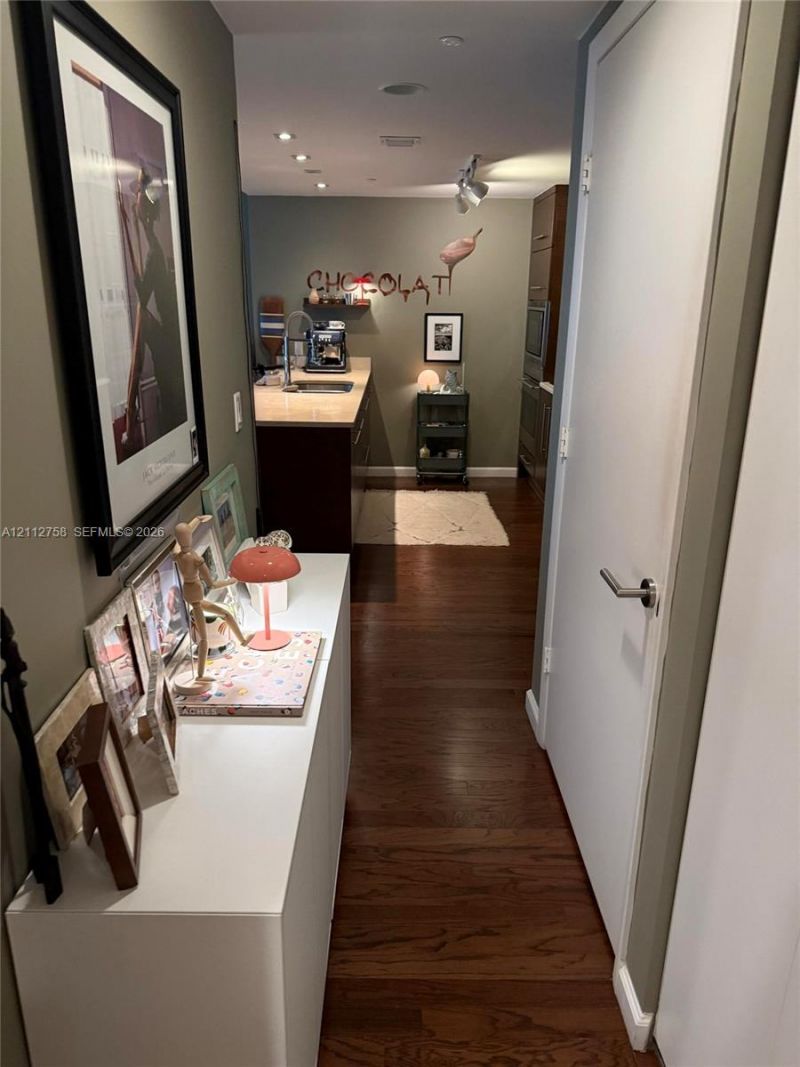 475 Brickell Ave , Unit 2011, Miami, FL 33131 Photo
