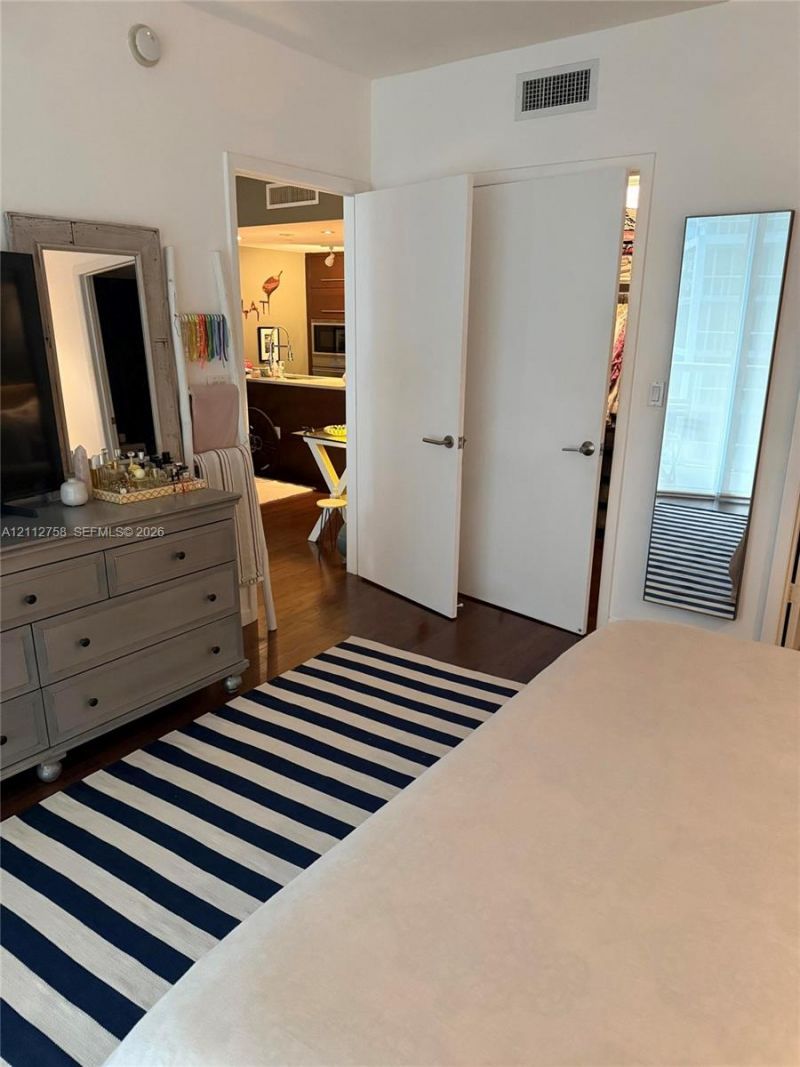 475 Brickell Ave , Unit 2011, Miami, FL 33131 Photo