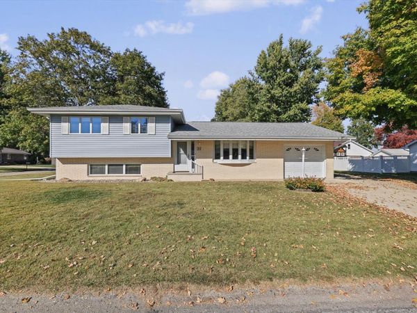 31 Hillcrest Drive , Tuscola, IL 61953