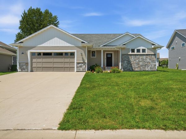 820 Fieldcrest Drive , Mankato, MN 56001