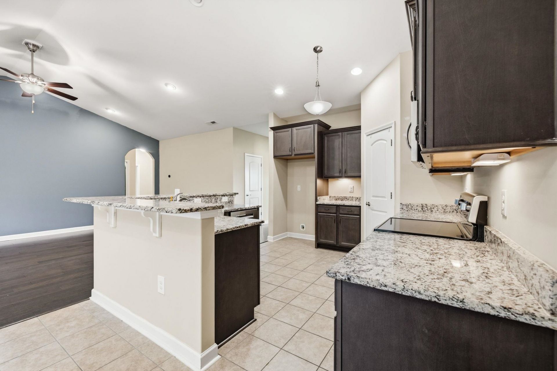 2820 Desert Rose St.  Photo 8