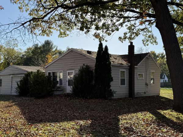 1062 Bryant Avenue, Jackson, MI 49202