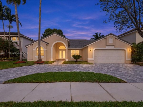 816 Crestview Cir , Weston, FL 33327