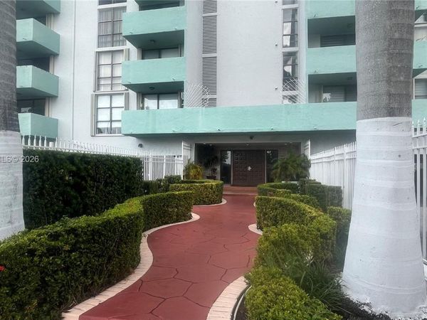 1825 W 44th Pl , Unit 302, Hialeah, FL 33012