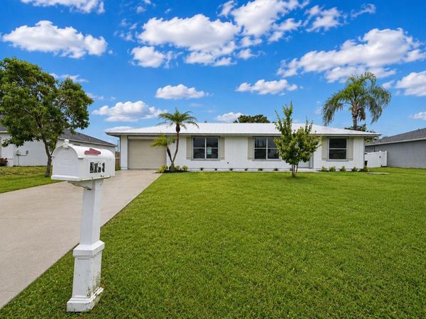2068 SW Morelia Lane, Port St. Lucie, FL 34953