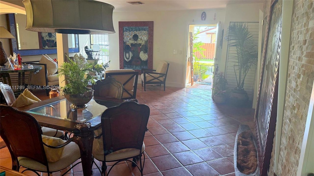 502 NW 98th Ct, Unit 502, Miami, FL 33172 Photo