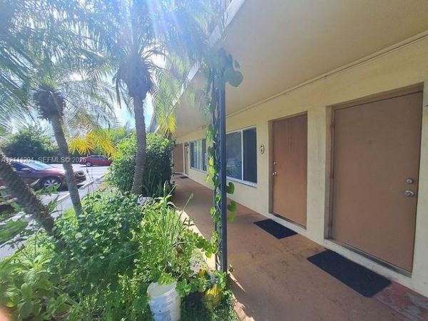 2303 S Federal Hwy , Unit 8, Boynton Beach, FL 33435